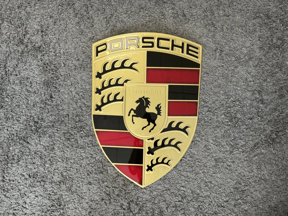 Porsche Crest