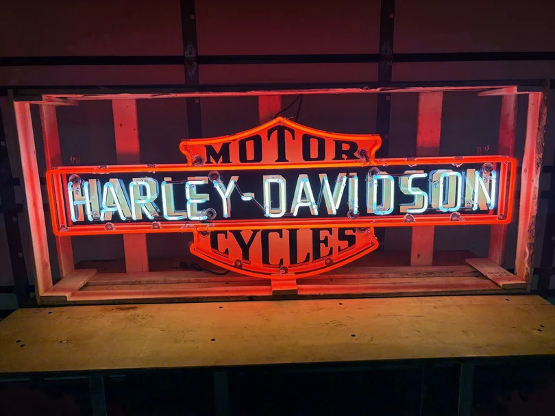 MarketPlace: Custom-built Harley Davidson Neon Flasher Sign