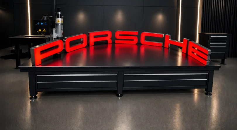 MarketPlace: Illuminated Porsche Letter Sign